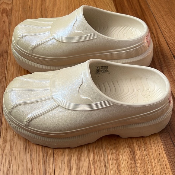 Rubber Caribou Clog by Sorel size 6 - Picture 1 of 7